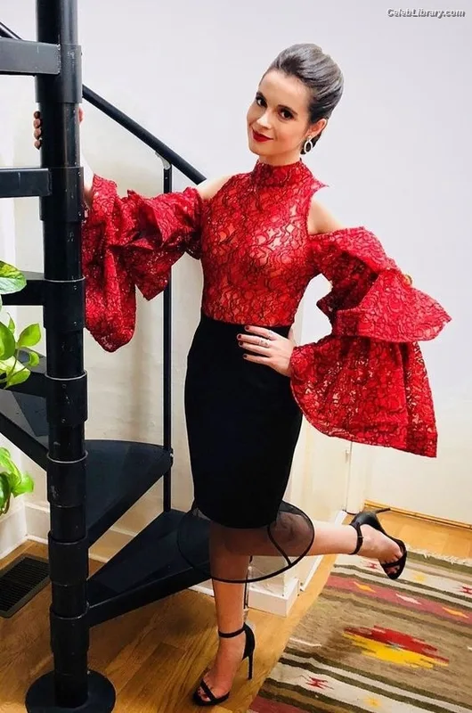 Vanessa Marano photo 16 of 1085