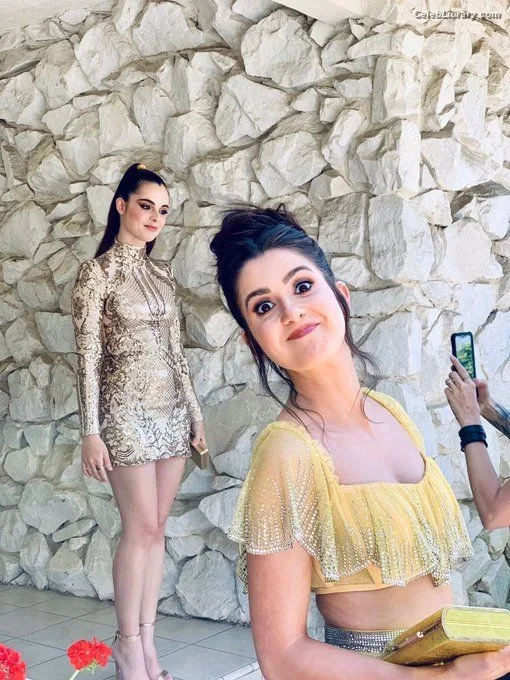 Vanessa Marano photo 5 of 1085