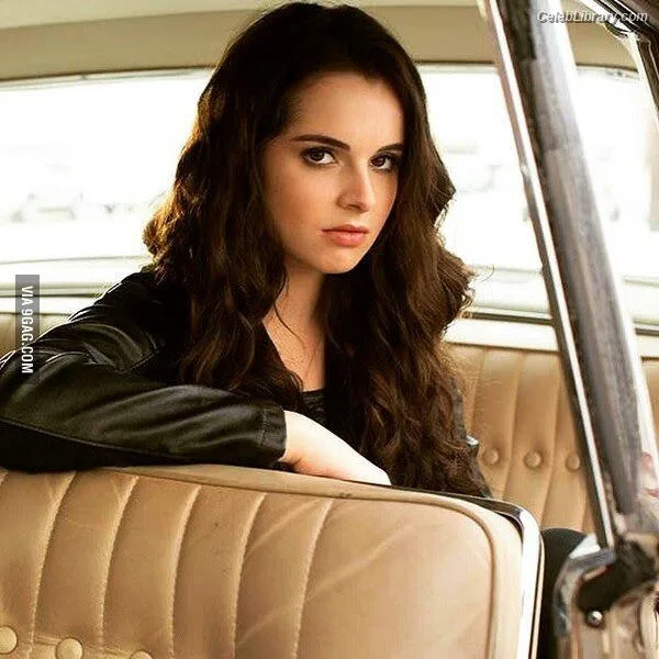 Vanessa Marano photo 9 of 1085