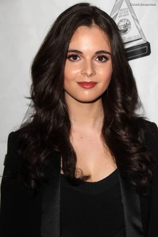 Vanessa Marano photo 17 of 1085