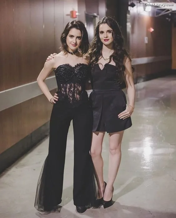 Vanessa Marano photo 3 of 1085