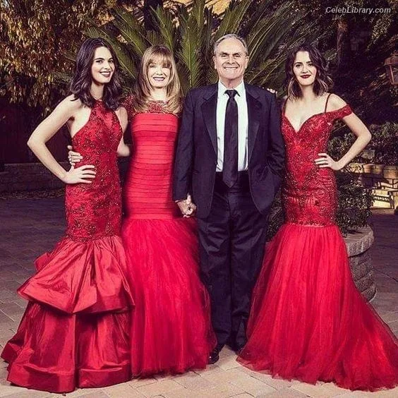 Vanessa Marano photo 16 of 1085