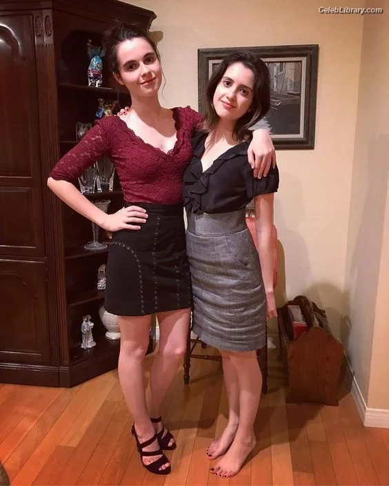 Vanessa Marano photo 4 of 1085