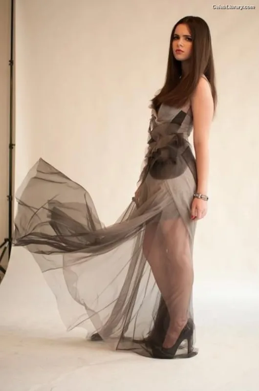 Vanessa Marano photo 16 of 1085