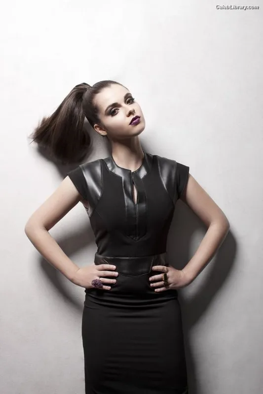 Vanessa Marano photo 2 of 1085