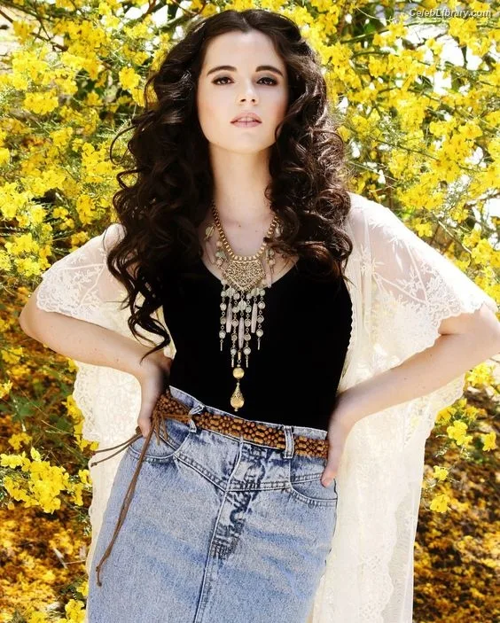 Vanessa Marano photo 5 of 1085