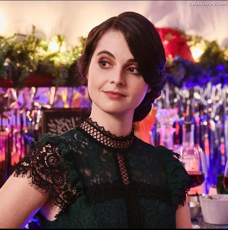 Vanessa Marano photo 12 of 1085