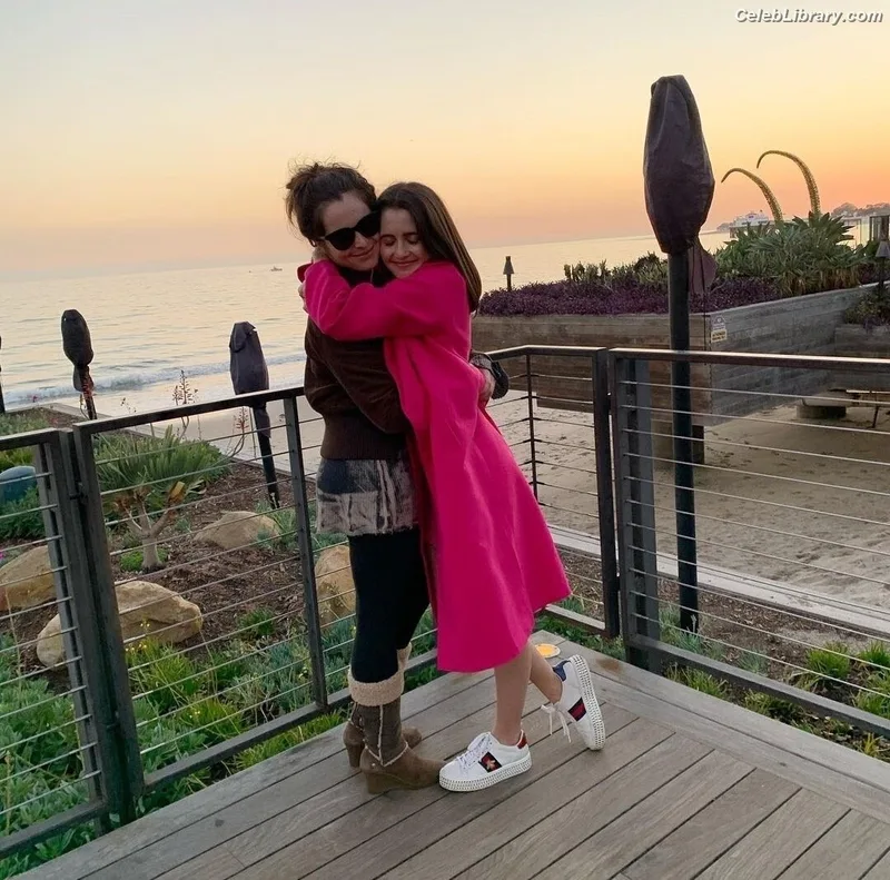 Vanessa Marano photo 15 of 1085