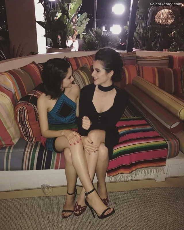 Vanessa Marano photo 16 of 1085