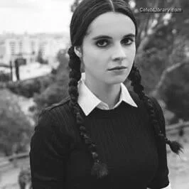 Vanessa Marano photo 18 of 1085