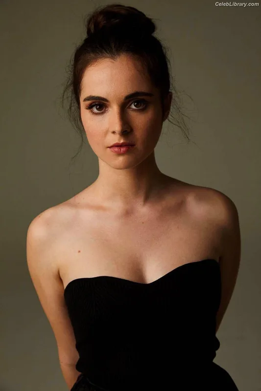 Vanessa Marano photo 19 of 1085