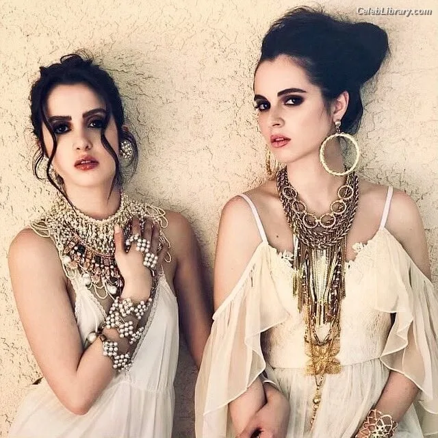 Vanessa Marano photo 5 of 1085