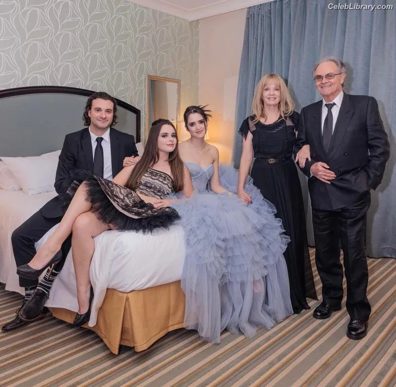 Vanessa Marano photo 6 of 1085