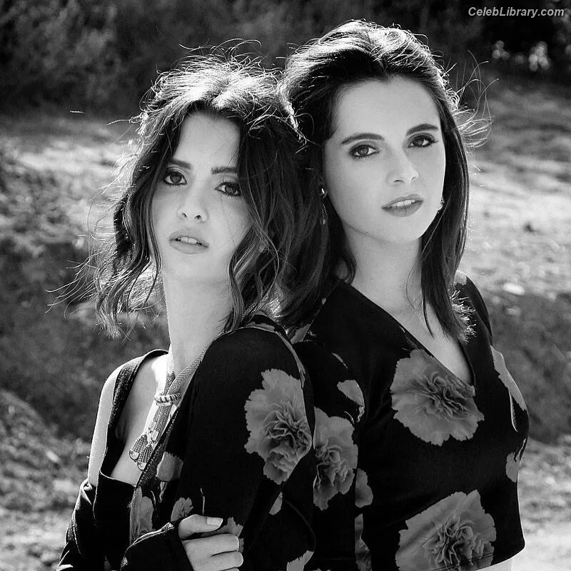Vanessa Marano photo 7 of 1085