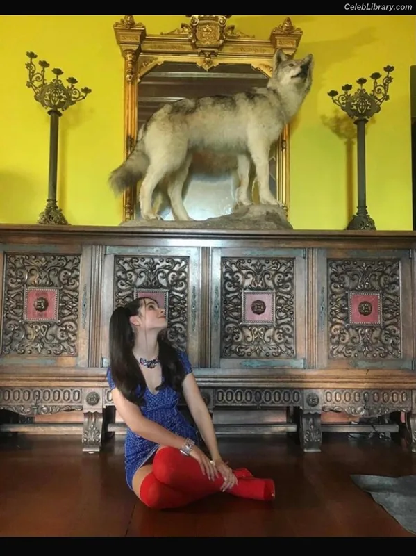 Vanessa Marano photo 15 of 1085