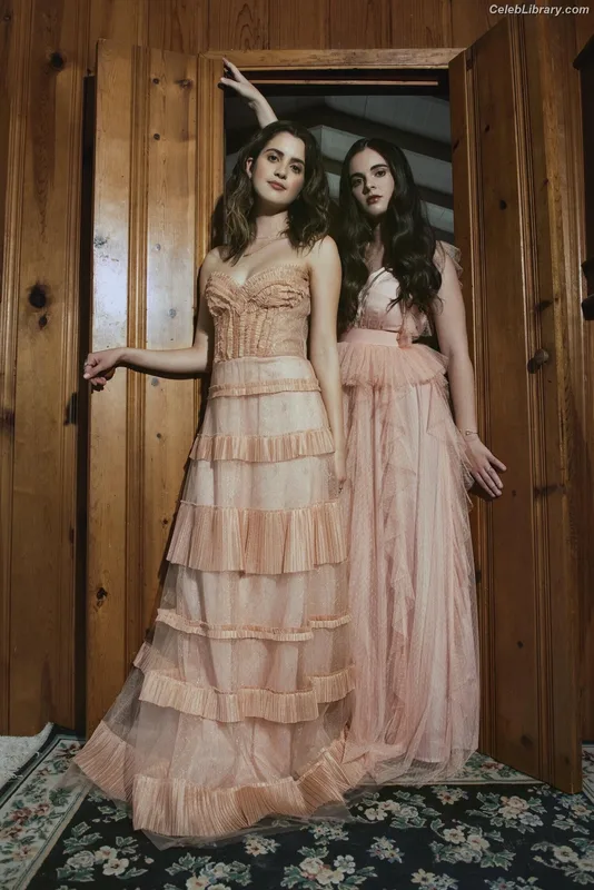 Vanessa Marano photo 22 of 1085
