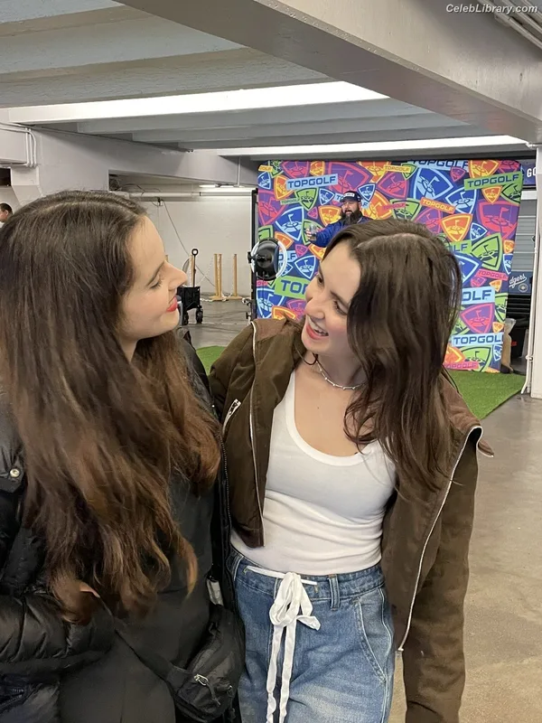 Vanessa Marano photo 23 of 1085