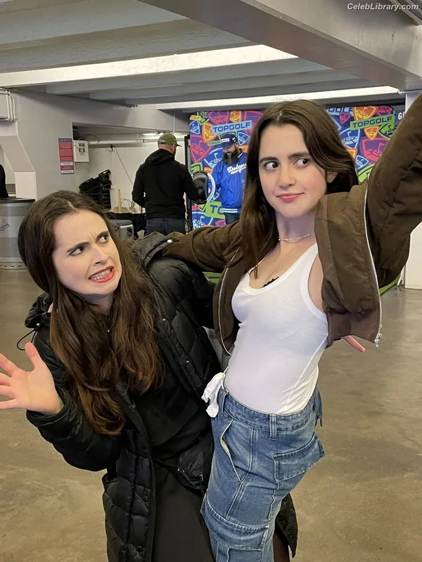 Vanessa Marano photo 24 of 1085