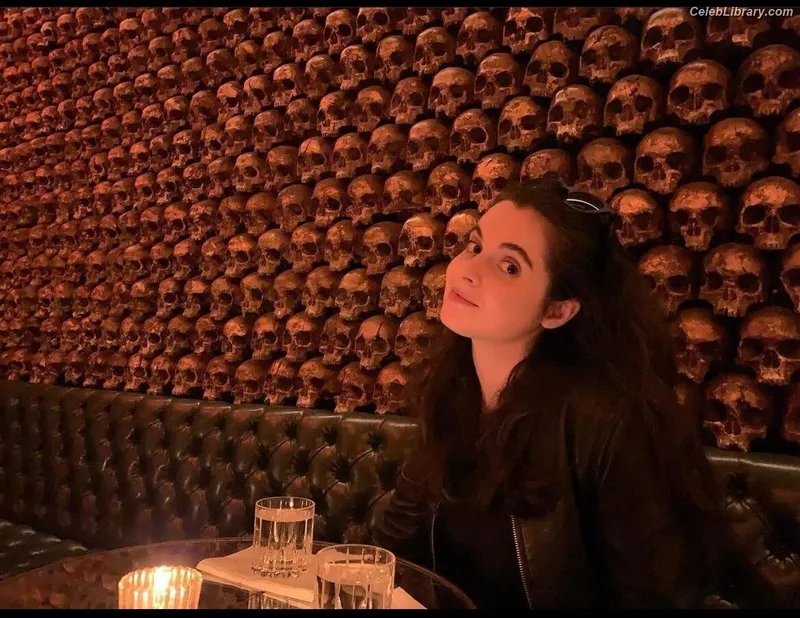 Vanessa Marano photo 1 of 1085