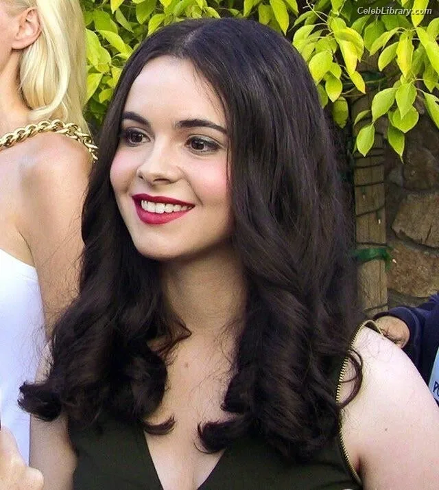 Vanessa Marano photo 3 of 1085
