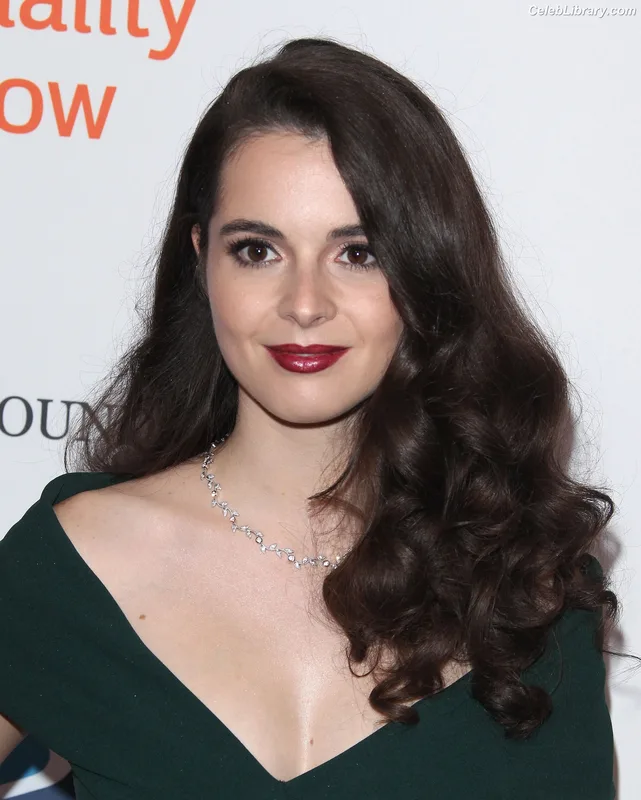 Vanessa Marano photo 6 of 1085