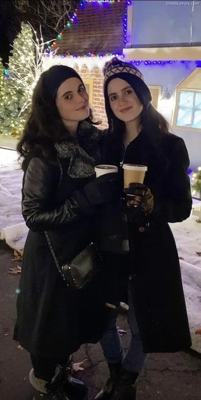 Vanessa Marano photo 15 of 1085