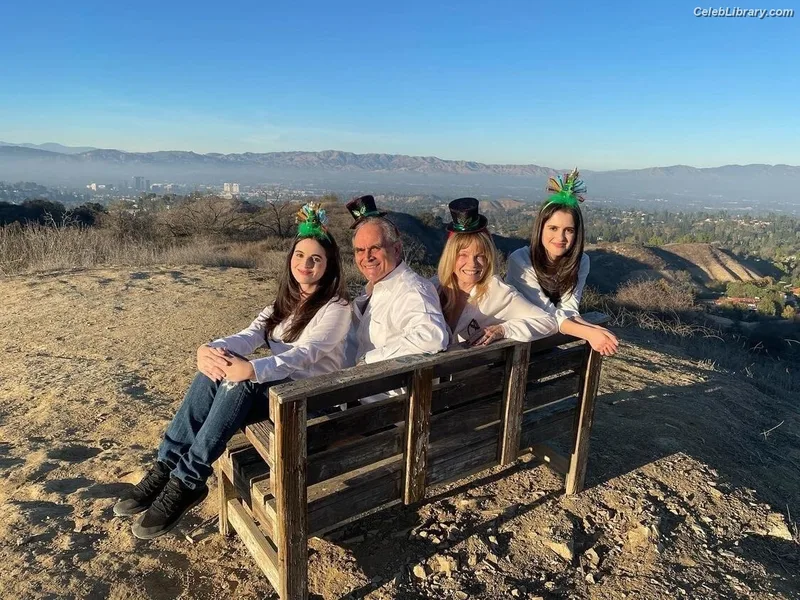 Vanessa Marano photo 19 of 1085