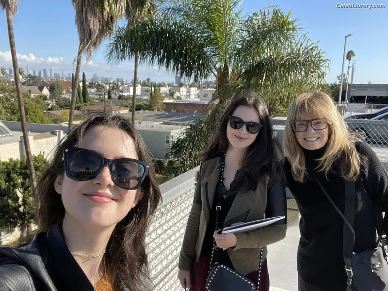Vanessa Marano photo 1 of 1085