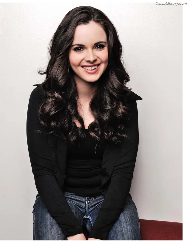 Vanessa Marano photo 21 of 1085