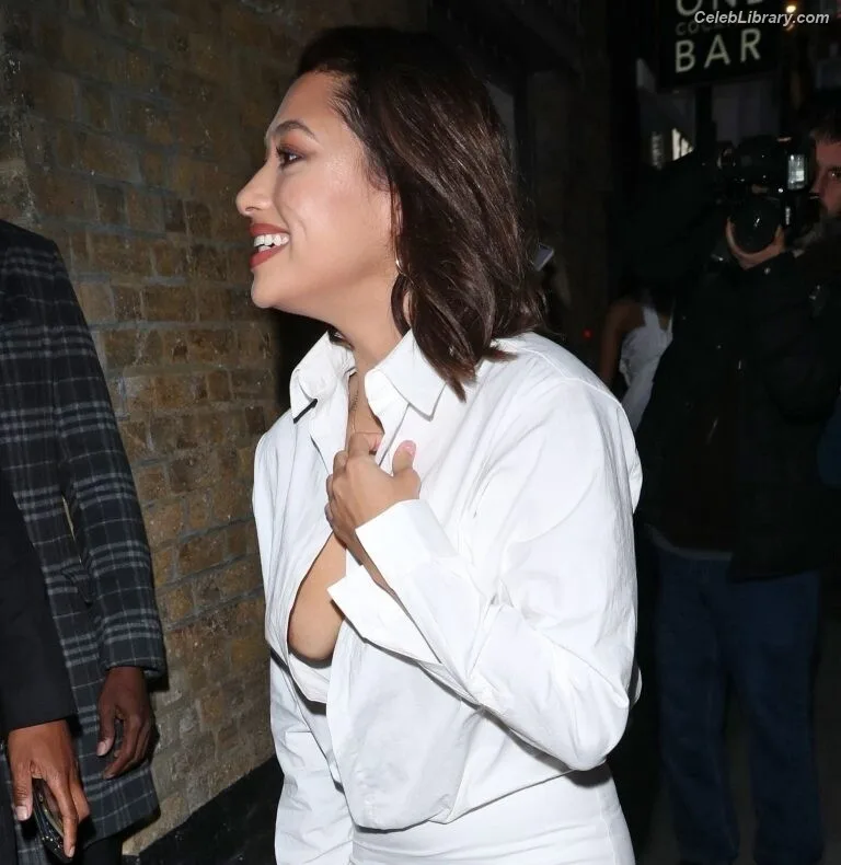 Vanessa White photo 7 of 16