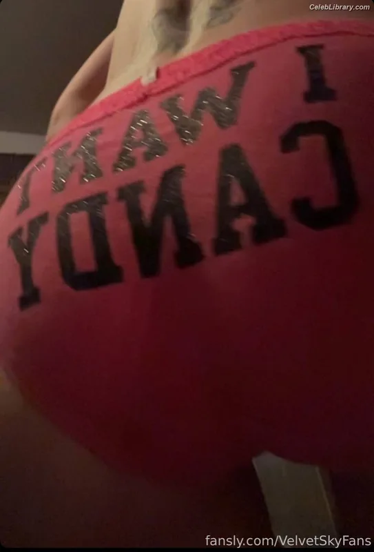 Velvet Sky photo 1 of 415