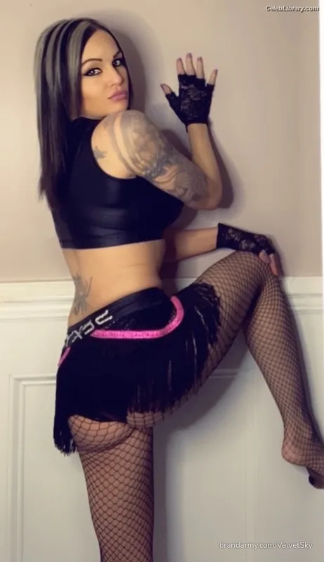 Velvet Sky photo 1 of 415