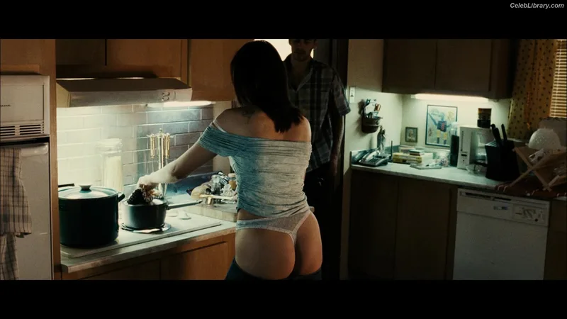Vera Farmiga photo 3 of 12