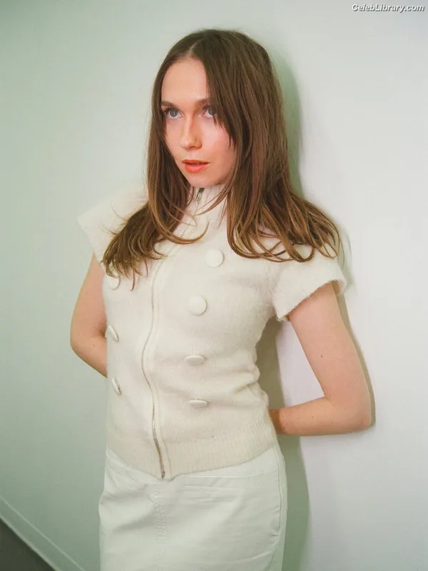 Veronika Slowikowska photo 17 of 201