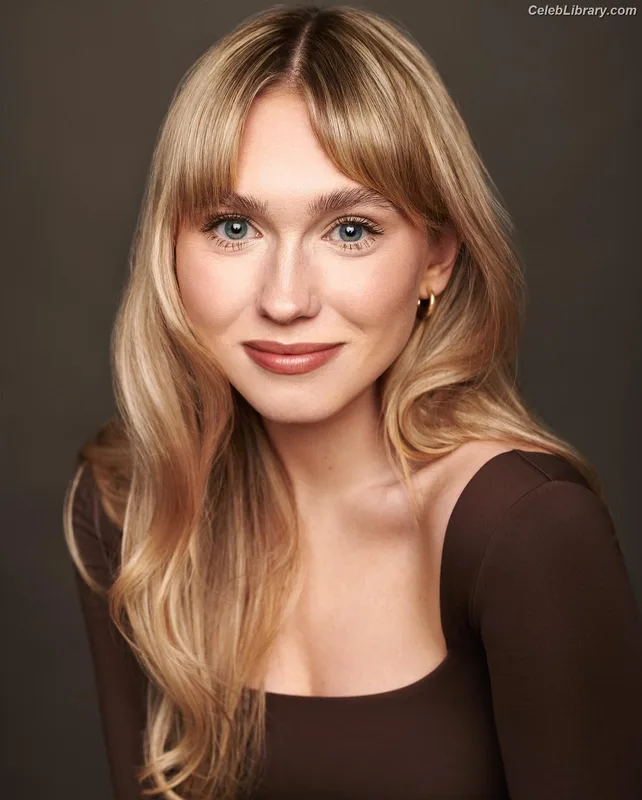 Veronika Slowikowska photo 10 of 201
