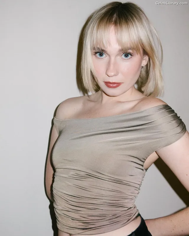 Veronika Slowikowska photo 7 of 201