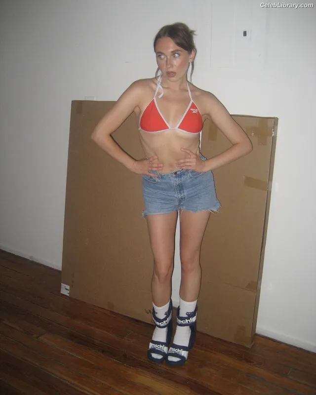 Veronika Slowikowska photo 1 of 201