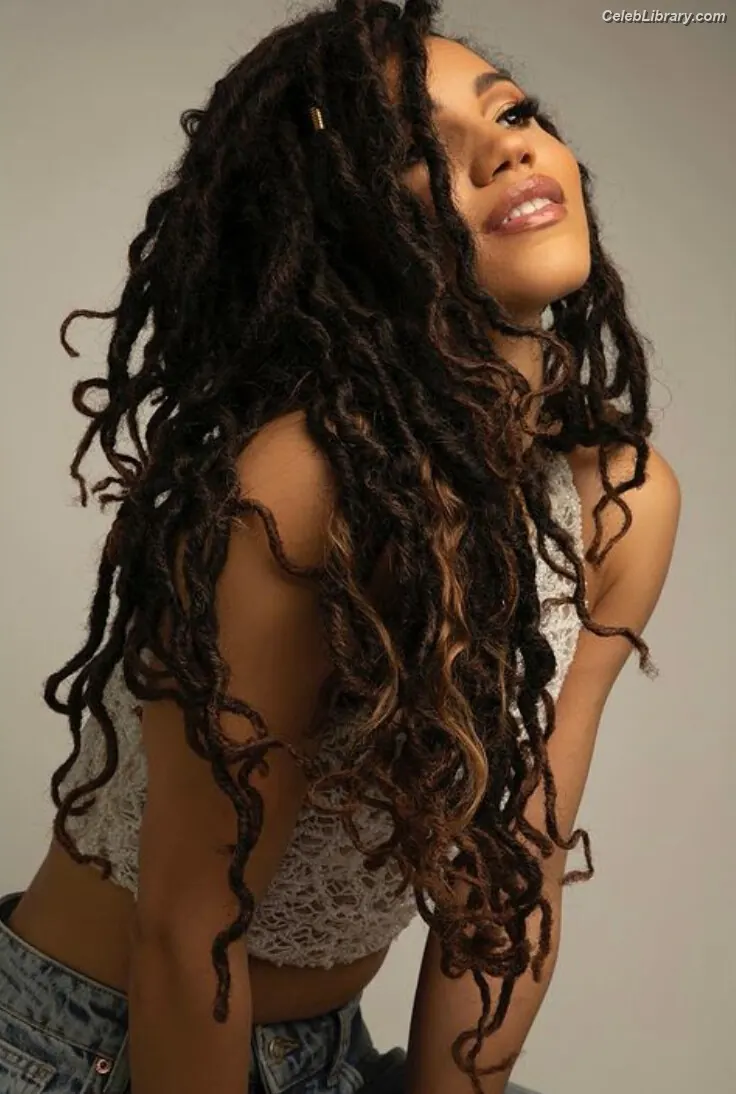 Vick Hope photo 20 of 276