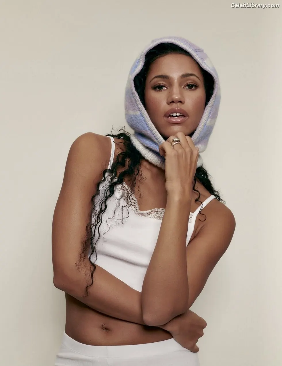 Vick Hope photo 13 of 276