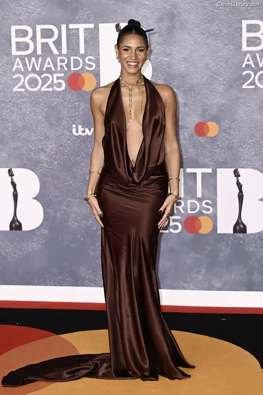 Vick Hope photo 11 of 277