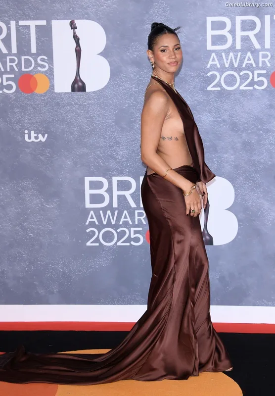 Vick Hope photo 12 of 277