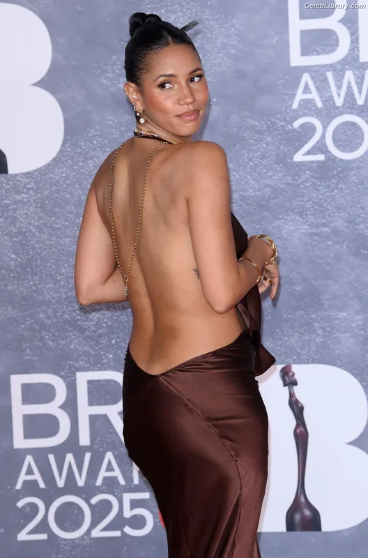Vick Hope photo 14 of 277
