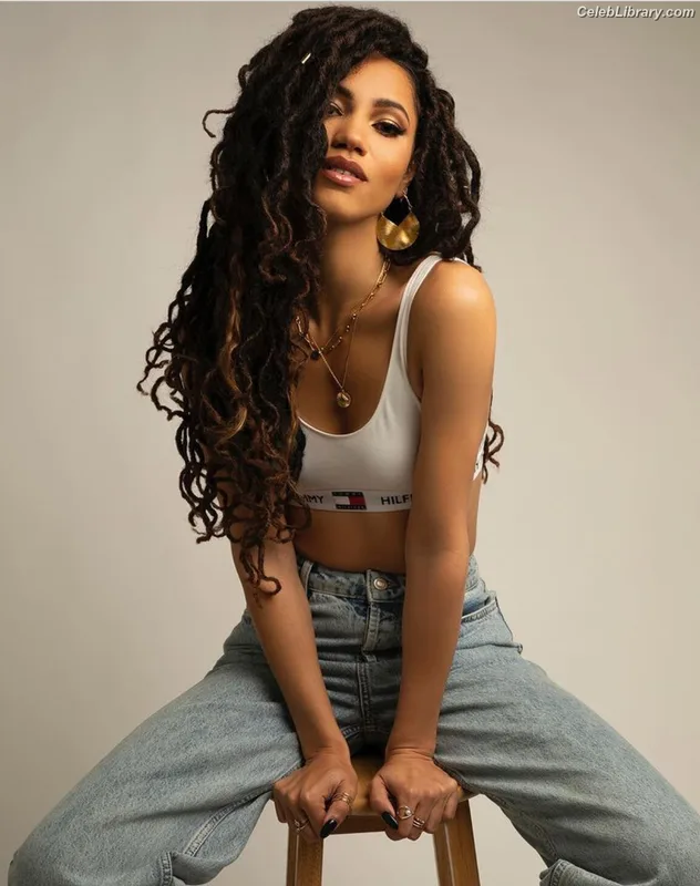 Vick Hope photo 24 of 277