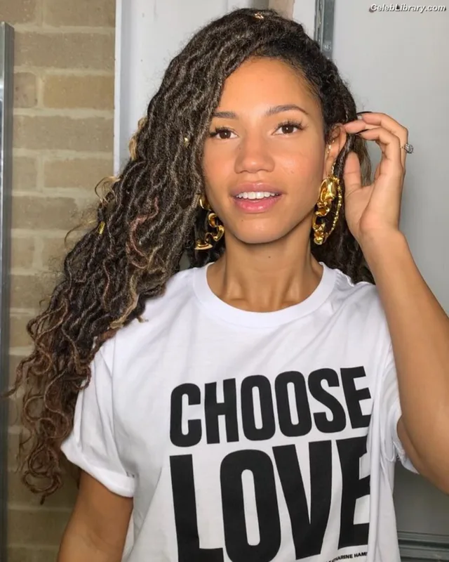 Vick Hope photo 3 of 277