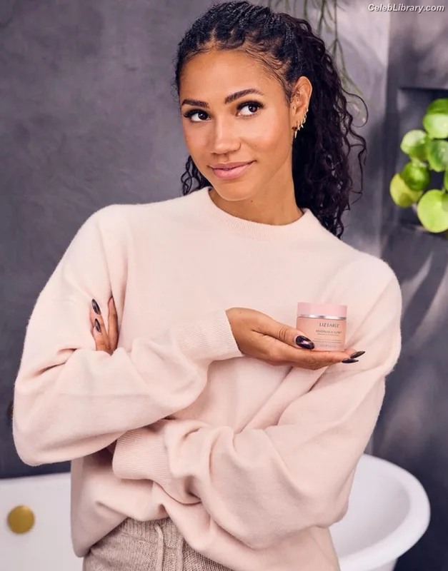 Vick Hope photo 11 of 277
