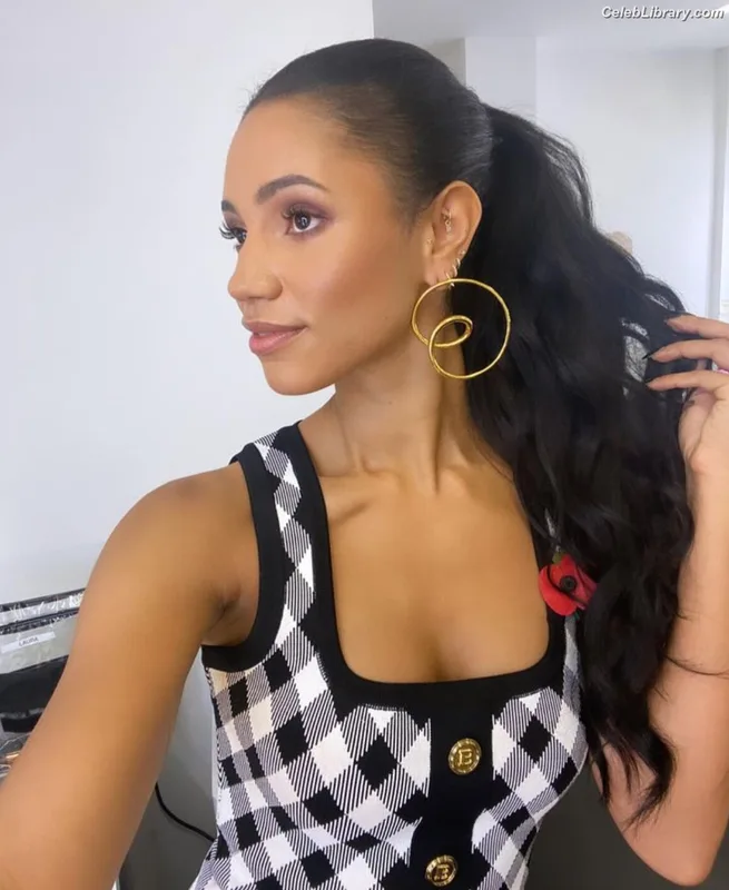 Vick Hope photo 17 of 277