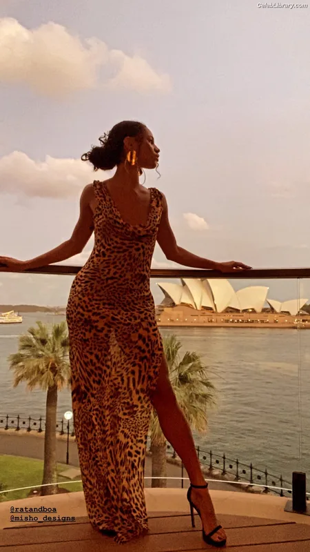 Vick Hope photo 19 of 277
