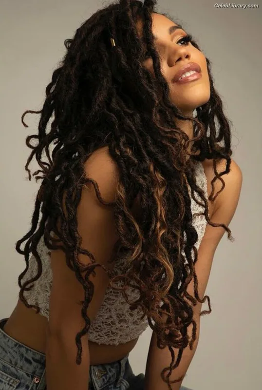 Vick Hope photo 20 of 277