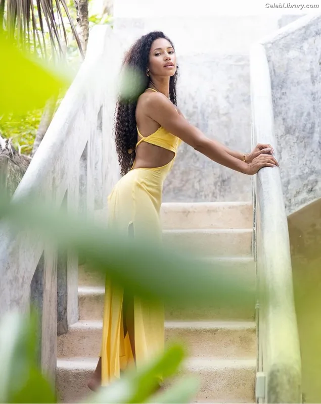 Vick Hope photo 10 of 277