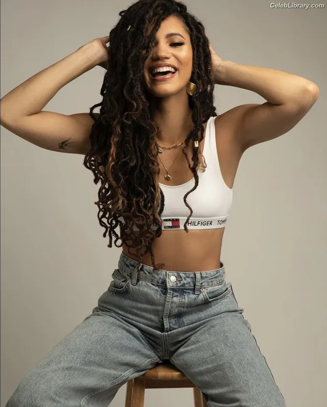 Vick Hope photo 11 of 277